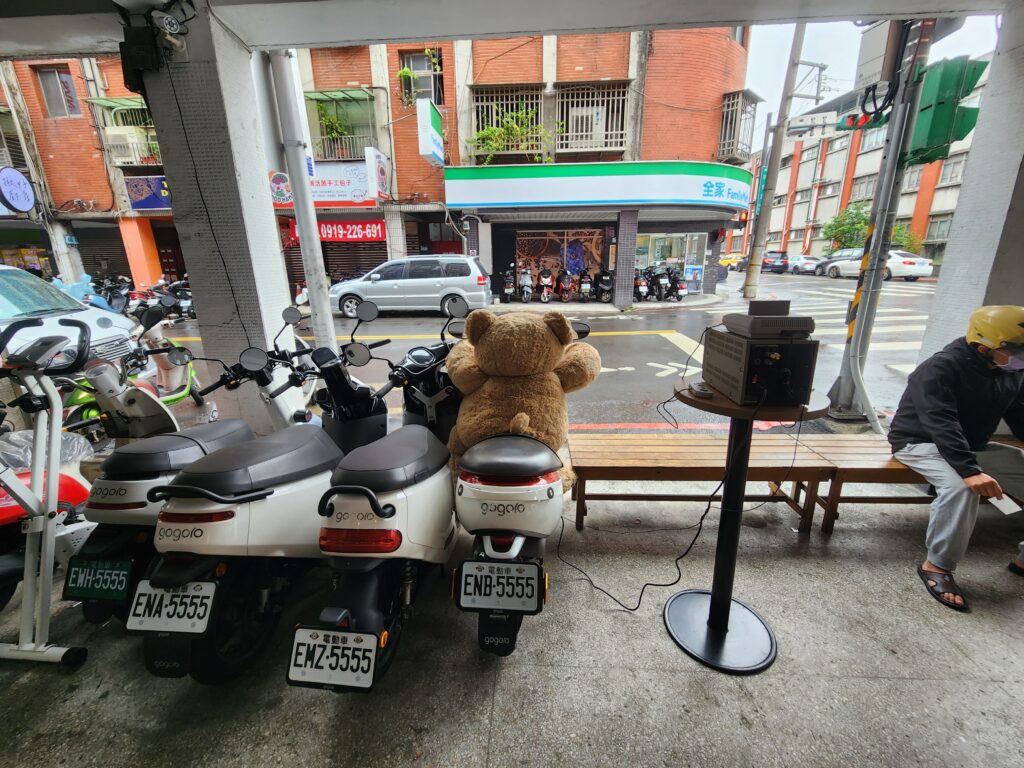 早breakfast早餐店 店外等候區