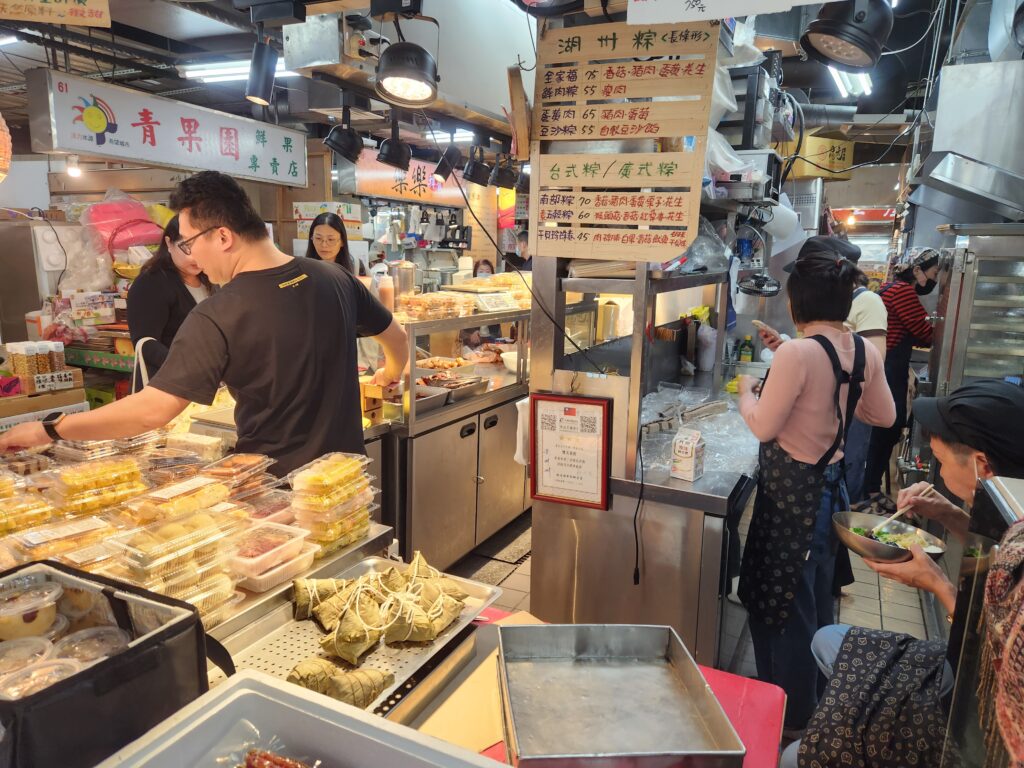 賢夫美食琳瑯滿目的菜單與小點心